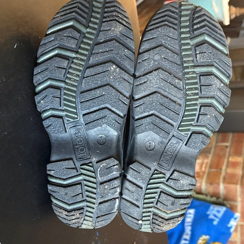 Totes Kids Black and Gray Snow Boots